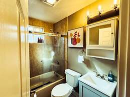 3B Achome Parking Wifi Fully Fenced Yard Jacuzzi