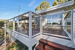Coningham Beach House - 3 Bedrooms