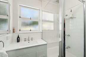 Coningham Beach House - 3 Bedrooms