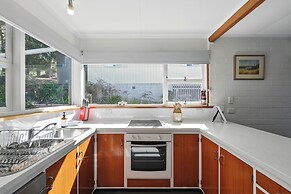 Coningham Beach House - 3 Bedrooms