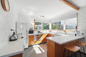 Coningham Beach House - 3 Bedrooms