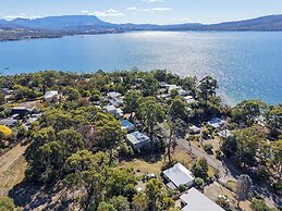 Coningham Beach House - 3 Bedrooms