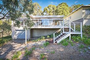 Coningham Beach House - 3 Bedrooms