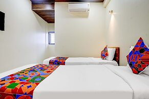 Fabhotel The Royal Park