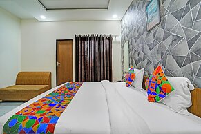 FabHotel Cressdia