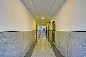 Fabhotel Royal Palm