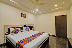 Fabhotel Royal Palm