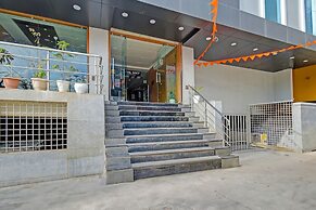 Fabhotel Royal Palm