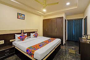Fabhotel Royal Palm