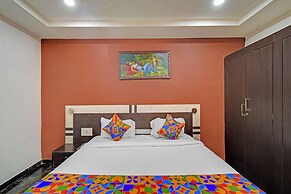 Fabhotel Royal Palm
