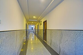 Fabhotel Royal Palm