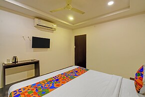 Fabhotel Royal Palm