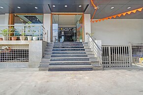 Fabhotel Royal Palm
