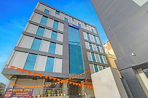 Fabhotel Royal Palm