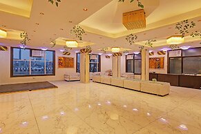 Fabhotel Moonlight & Banquets