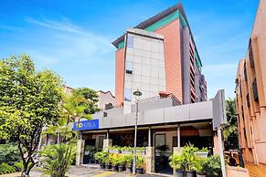 Fabhotel Ratna Regency