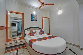 Fabhotel The Black Diamond