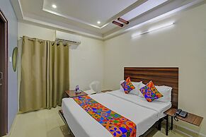Fabhotel White House Leo