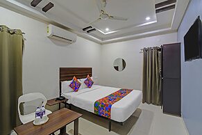 Fabhotel White House Leo