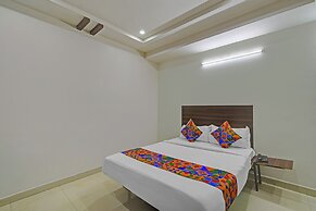 Fabhotel White House Leo