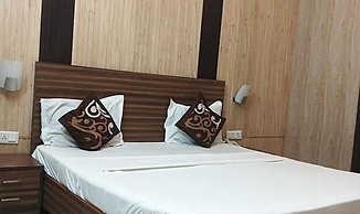 Fabhotel Crown Inn