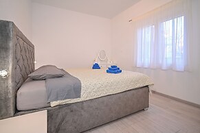 Ami Aparment Strožanac