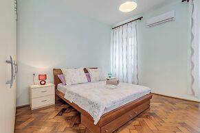 Diocletian'S Corner, Three Bedroom Apartment