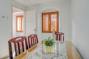 Diocletian'S Corner, Three Bedroom Apartment