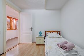 Diocletian'S Corner, Three Bedroom Apartment