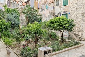Diocletian'S Corner, Three Bedroom Apartment