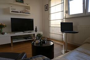 Lola Suite, One Bedroom Place With Free Parking