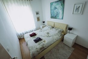Lola Suite, One Bedroom Place With Free Parking