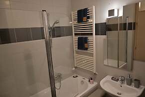 Lola Suite, One Bedroom Place With Free Parking