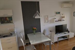Lola Suite, One Bedroom Place With Free Parking