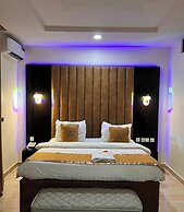 Gold Rhino Hotel