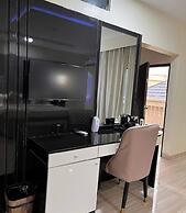Gold Rhino Hotel