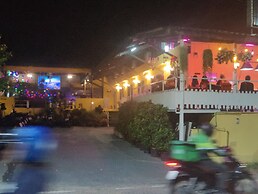 Nana's Bar & Hotel