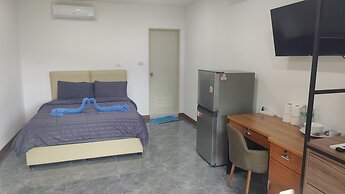 Nana's Bar & Hotel