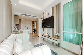 1BR Pool Gym Game Room C220