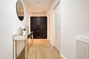 Modern 2-Bed flat in Mill hill Park