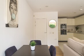 Modern 2-Bed flat in Mill hill Park