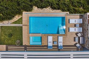 Pietra Cave Suite With Private Pool