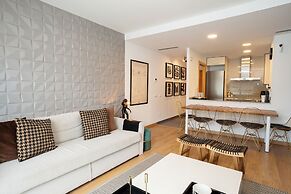 Modern Apartment Near Pl Espa a