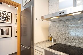 Modern Apartment Near Pl Espa a