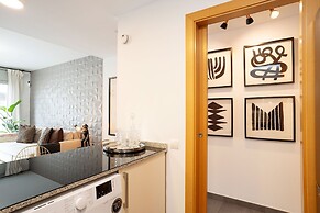 Modern Apartment Near Pl Espa a