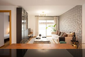 Modern Apartment Near Pl Espa a