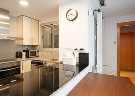 Modern Apartment Near Pl Espa a