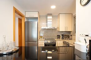 Modern Apartment Near Pl Espa a