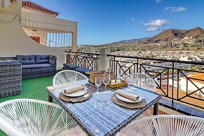 Two-floor Penthouse w Complex Pool Outdoor Terrace