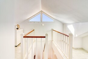 Two-floor Penthouse w Complex Pool Outdoor Terrace